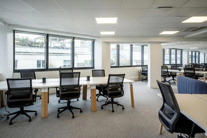 Office in Paris for lease - Interior Photo - Image 2 of 6