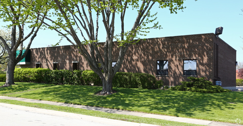 390 E Higgins Rd, Elk Grove Village, IL for lease - Building Photo - Image 2 of 9