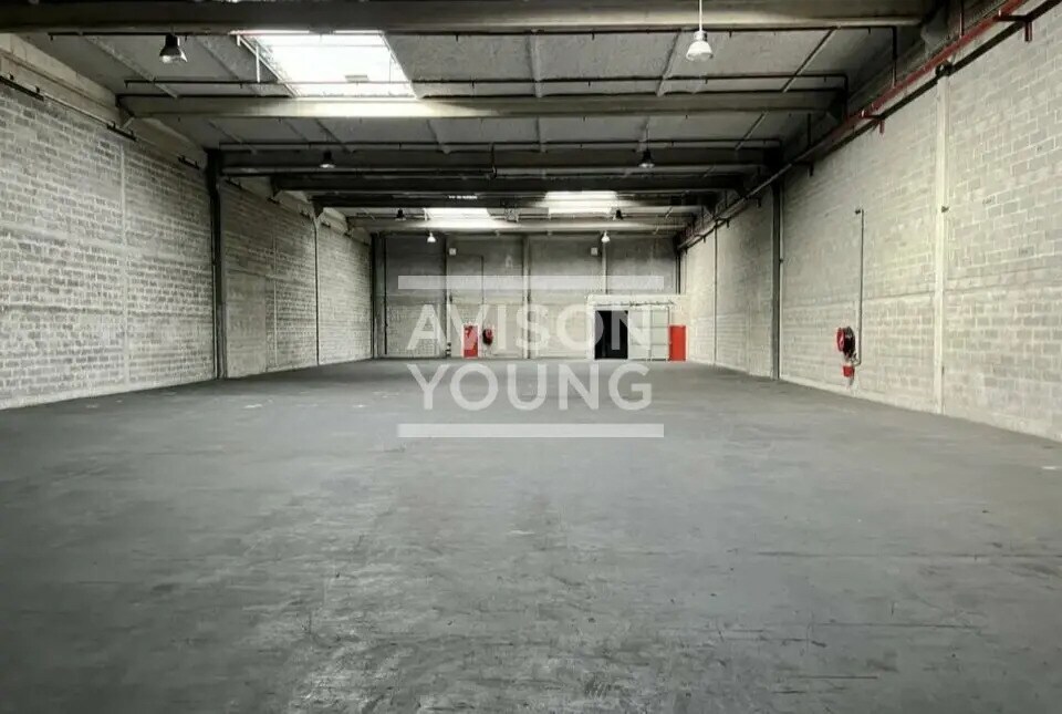 Flex in Marly-la-Ville for lease Interior Photo- Image 1 of 3