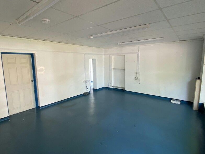 8-36 Wretham Pl, Newcastle Upon Tyne for lease - Building Photo - Image 2 of 8