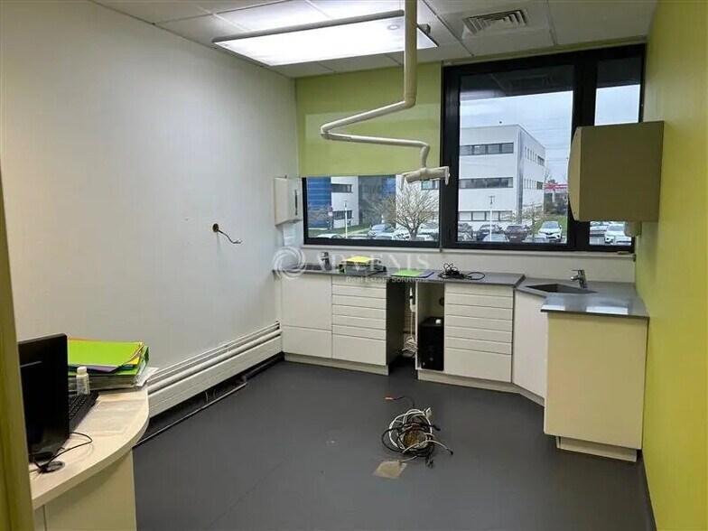 Office in Saint-Cyr-sur-Loire for lease - Interior Photo - Image 2 of 6