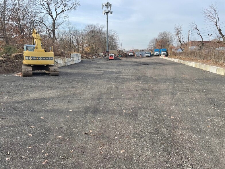 82-cantiague-rock-rd-westbury-ny-11590-industrial-yard-space-loopnet