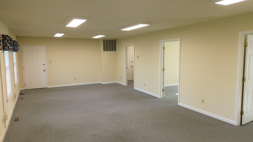 21585 Three Notch Rd, Lexington Park, MD for lease - Building Photo - Image 3 of 6