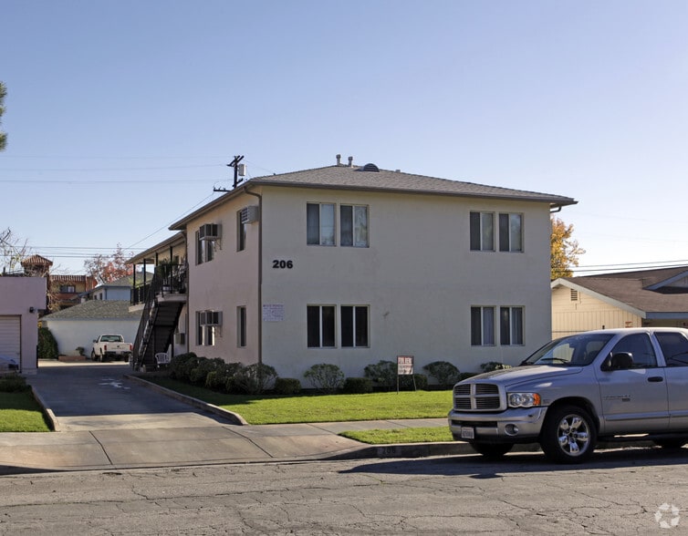 206 Harps St, San Fernando, CA for sale - Primary Photo - Image 1 of 4
