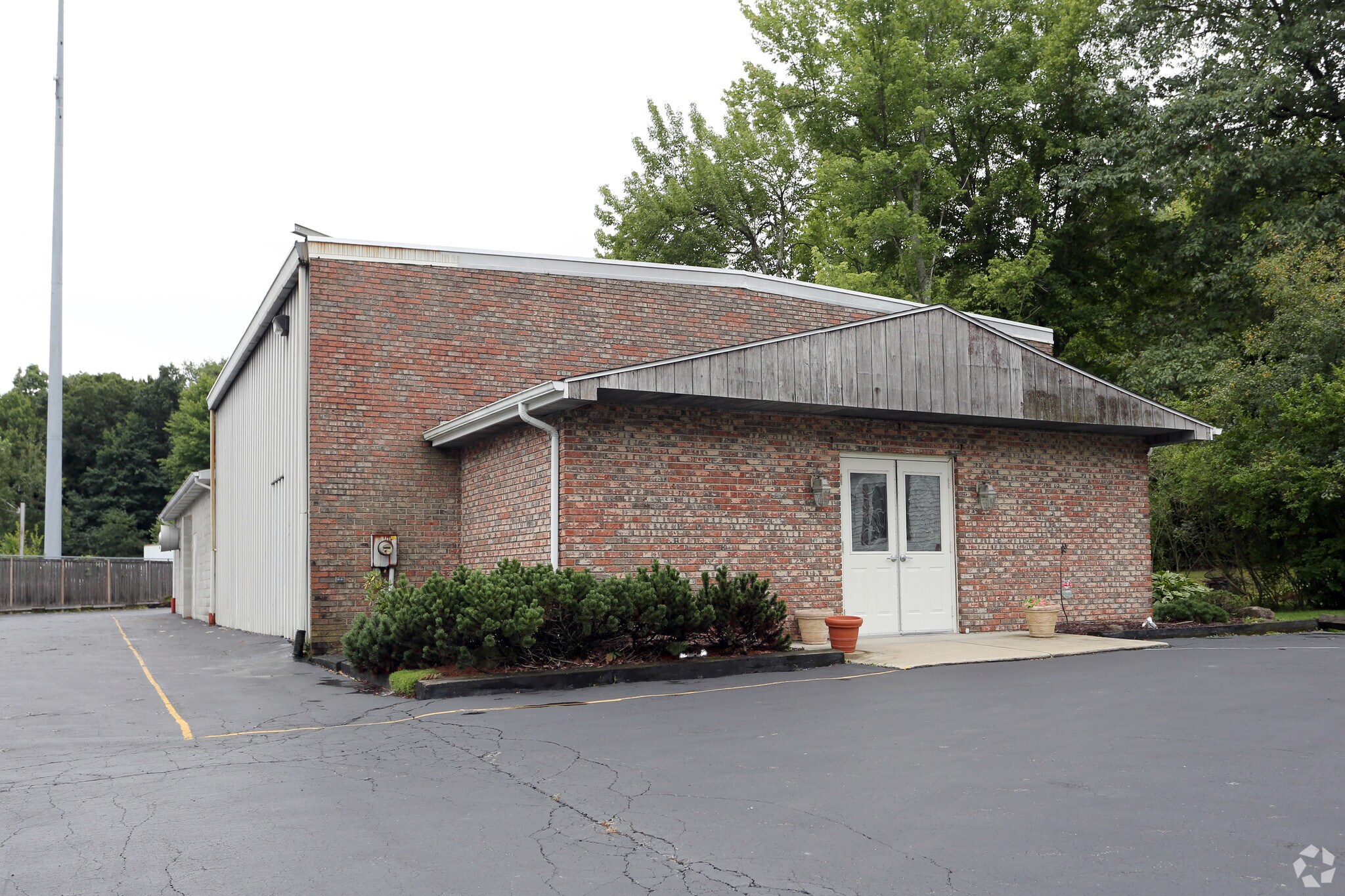 877 E Liberty St, Hubbard, OH for sale Primary Photo- Image 1 of 1