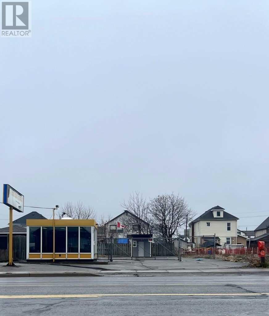 5762 Stanley Ave, Niagara Falls, ON L2G 3X7