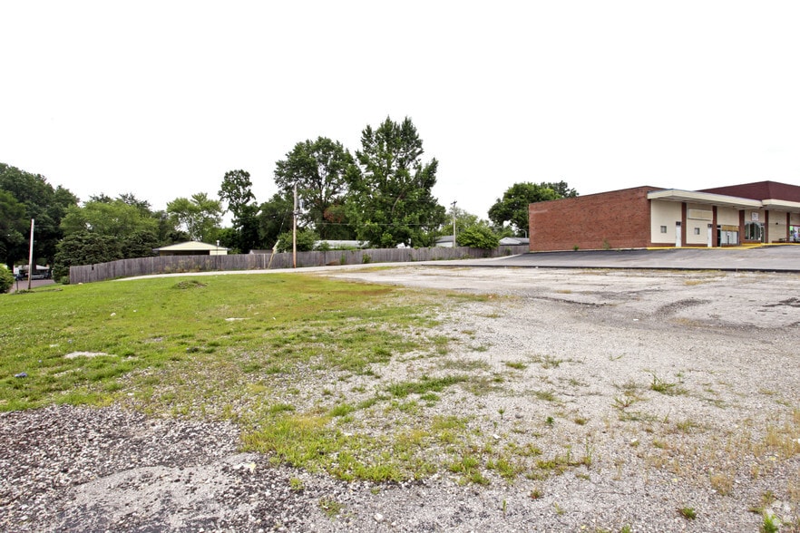 4470 Woodson Rd, Woodson Terrace, MO 63134