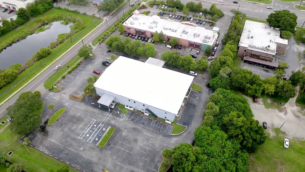 11633 137th St N, Largo, FL for sale - Commercial Listing Video - Image 2 of 12