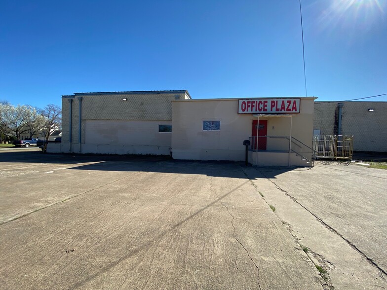 628-654 N Rockwall Ave, Terrell, TX for lease - Building Photo - Image 2 of 8