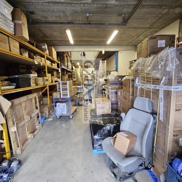 Industrial in Lieusaint for lease - Interior Photo - Image 1 of 9