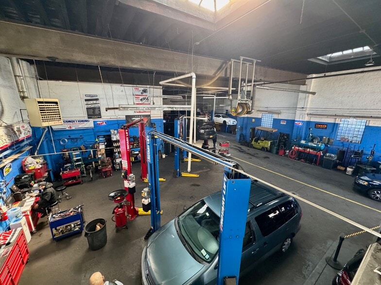 6307 Fresh Pond Rd, Ridgewood, NY for sale - Interior Photo - Image 3 of 27