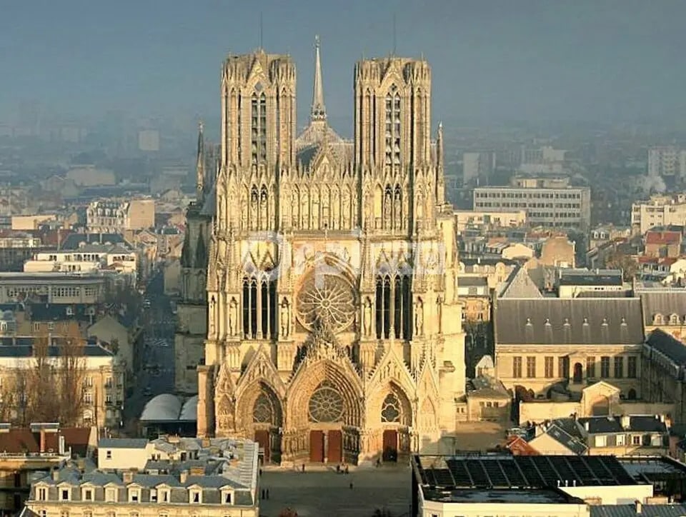 Retail in Reims for lease Building Photo- Image 1 of 2