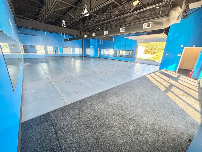 7 Lafayette Rd, North Hampton, NH for lease - Interior Photo - Image 2 of 7