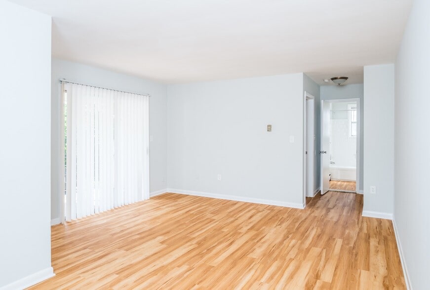 707 Nottingham Rd, Baltimore, MD for sale - Building Photo - Image 3 of 21