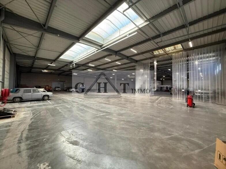 Industrial in Égly for lease - Interior Photo - Image 2 of 6
