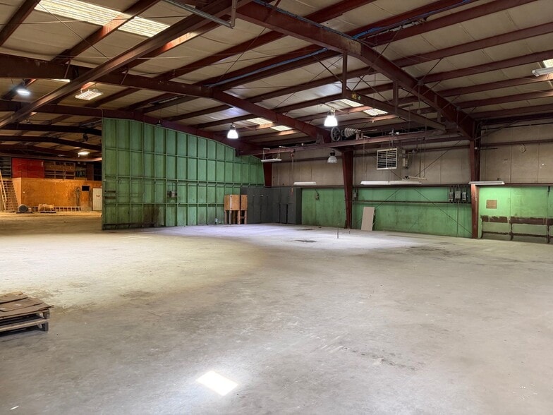 429 Granite Quarry Trl, Mount Airy, NC for lease - Building Photo - Image 3 of 19