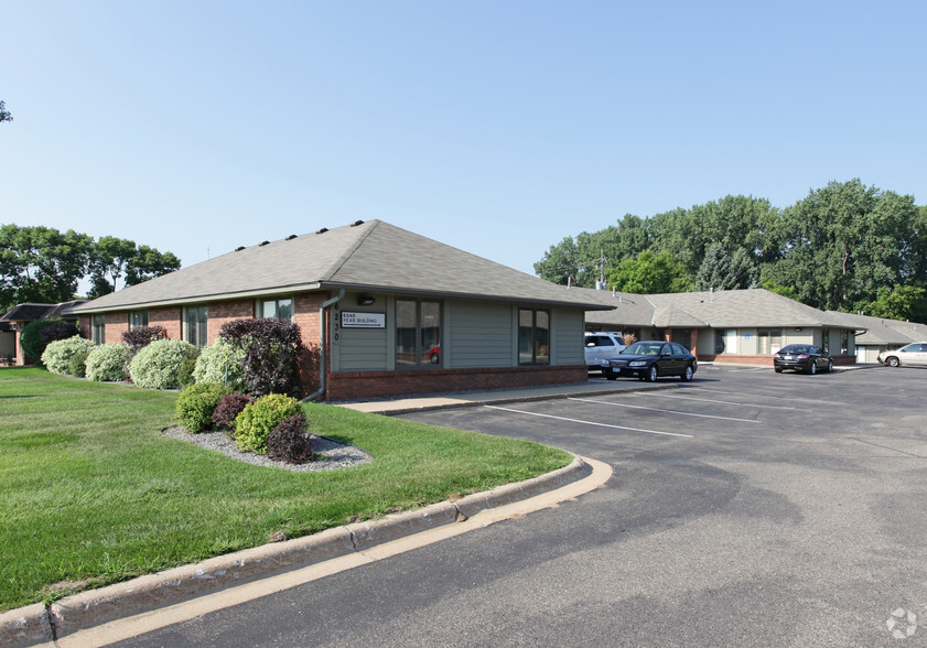 6230 Highway 65 NE, Fridley, MN for lease - Primary Photo - Image 1 of 7