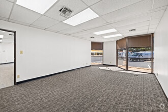 11905-11945 Starcrest Dr, San Antonio, TX for lease Building Photo- Image 2 of 2