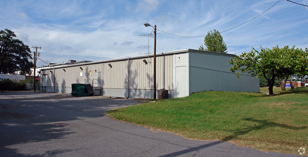 1041 Hawthorne Ln, Charlotte, NC for lease - Building Photo - Image 3 of 3