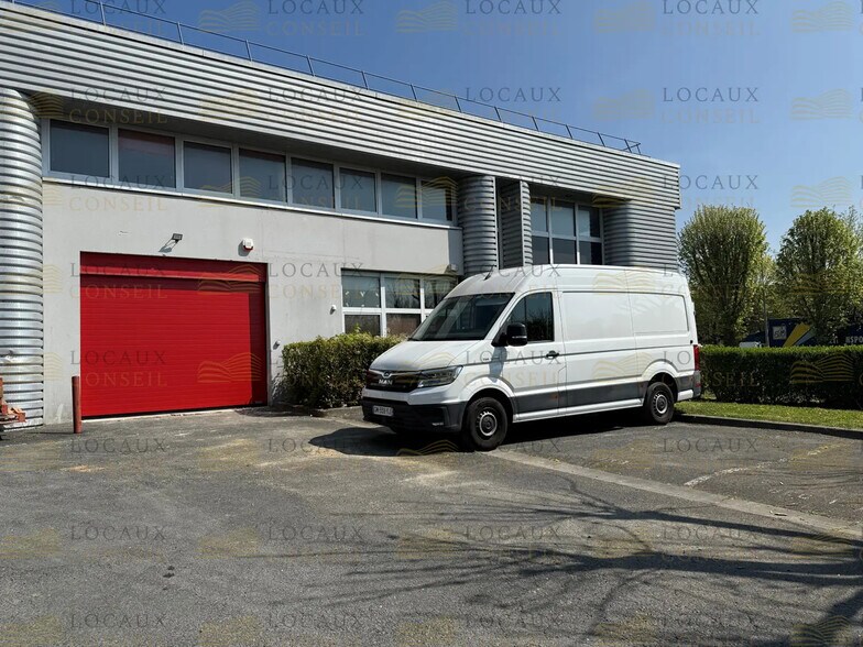 Flex in Tremblay-en-France for lease - Building Photo - Image 1 of 8