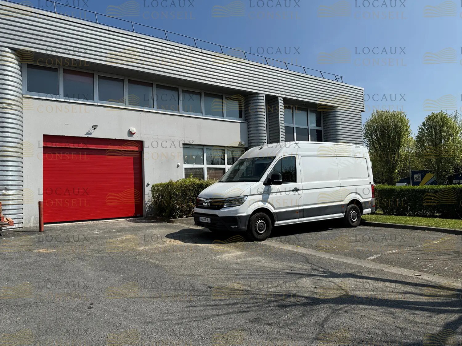 Flex in Tremblay-en-France for lease Building Photo- Image 1 of 9