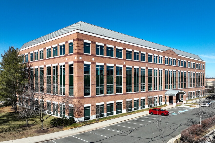 21355 Ridgetop Cir, Dulles, VA for lease - Building Photo - Image 1 of 1