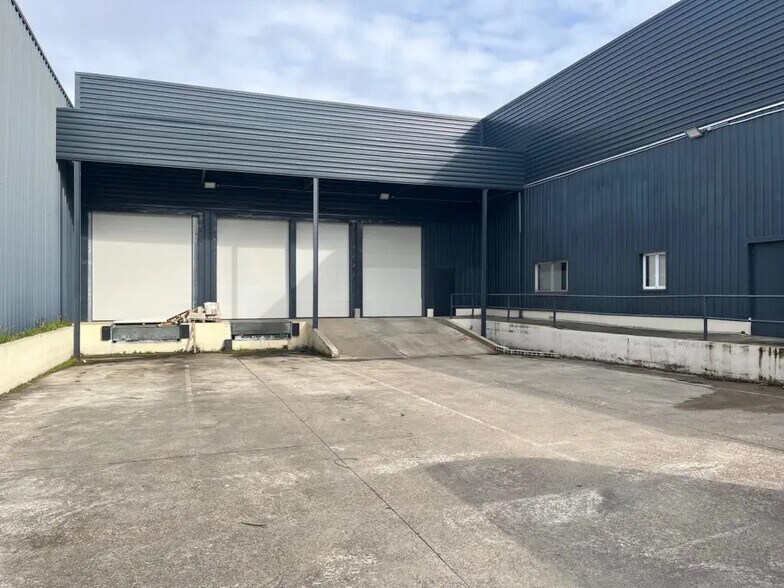 Office in Combs-la-Ville for lease - Building Photo - Image 2 of 8