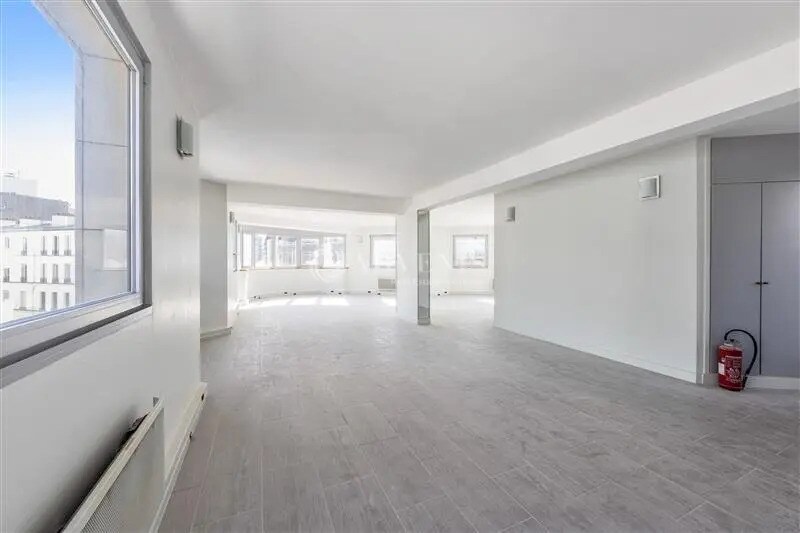 Office in Paris for lease - Building Photo - Image 3 of 9