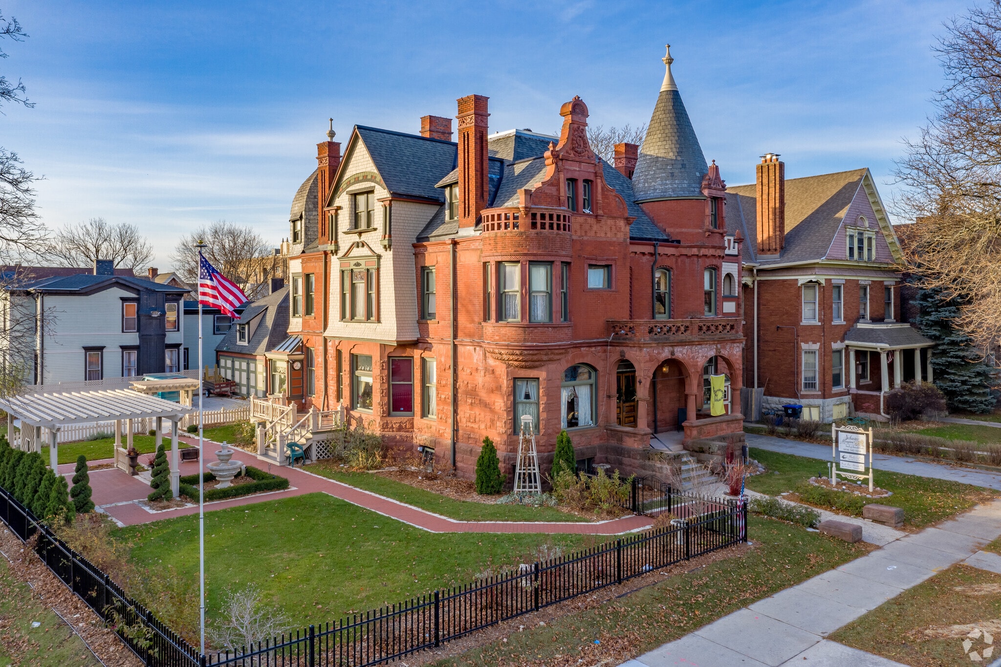 3209 W Wells St, Milwaukee, WI for sale Primary Photo- Image 1 of 133