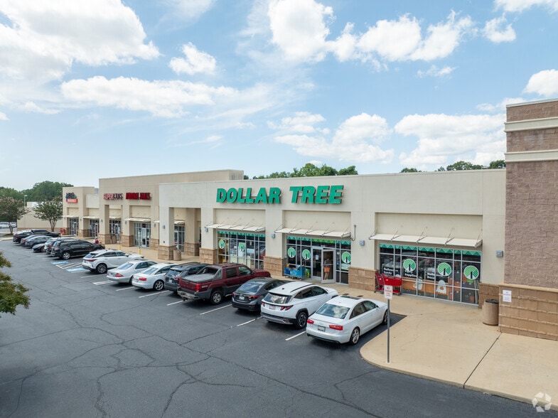 6005-6007 Wade Hampton Blvd, Taylors, SC for lease - Primary Photo - Image 1 of 12