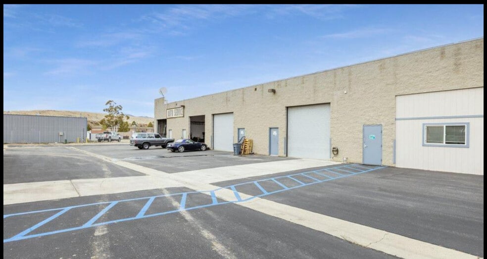 410 W J St, Tehachapi, CA for sale - Building Photo - Image 2 of 14