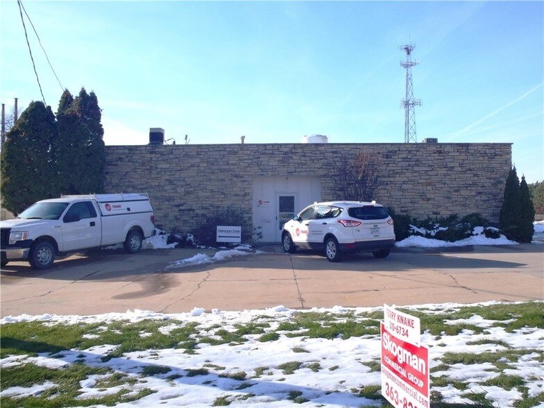 1119 Wenig Rd NE, Cedar Rapids, IA for sale - Primary Photo - Image 1 of 1