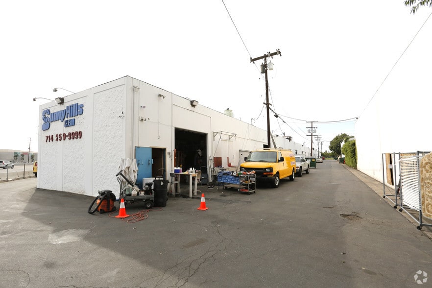 1969-1999 Ritchey St, Santa Ana, CA for lease - Building Photo - Image 3 of 6