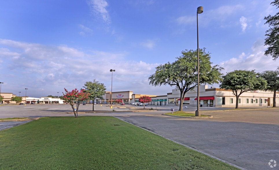 1121511255 Garland Rd, Dallas, TX 75218