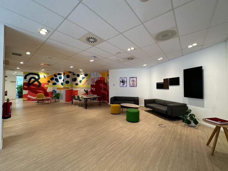 Retail in Zaragoza, Zaragoza for lease - Interior Photo - Image 2 of 39