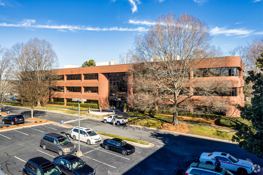 7301 Carmel Executive Park, Charlotte, NC for lease - Primary Photo - Image 2 of 6