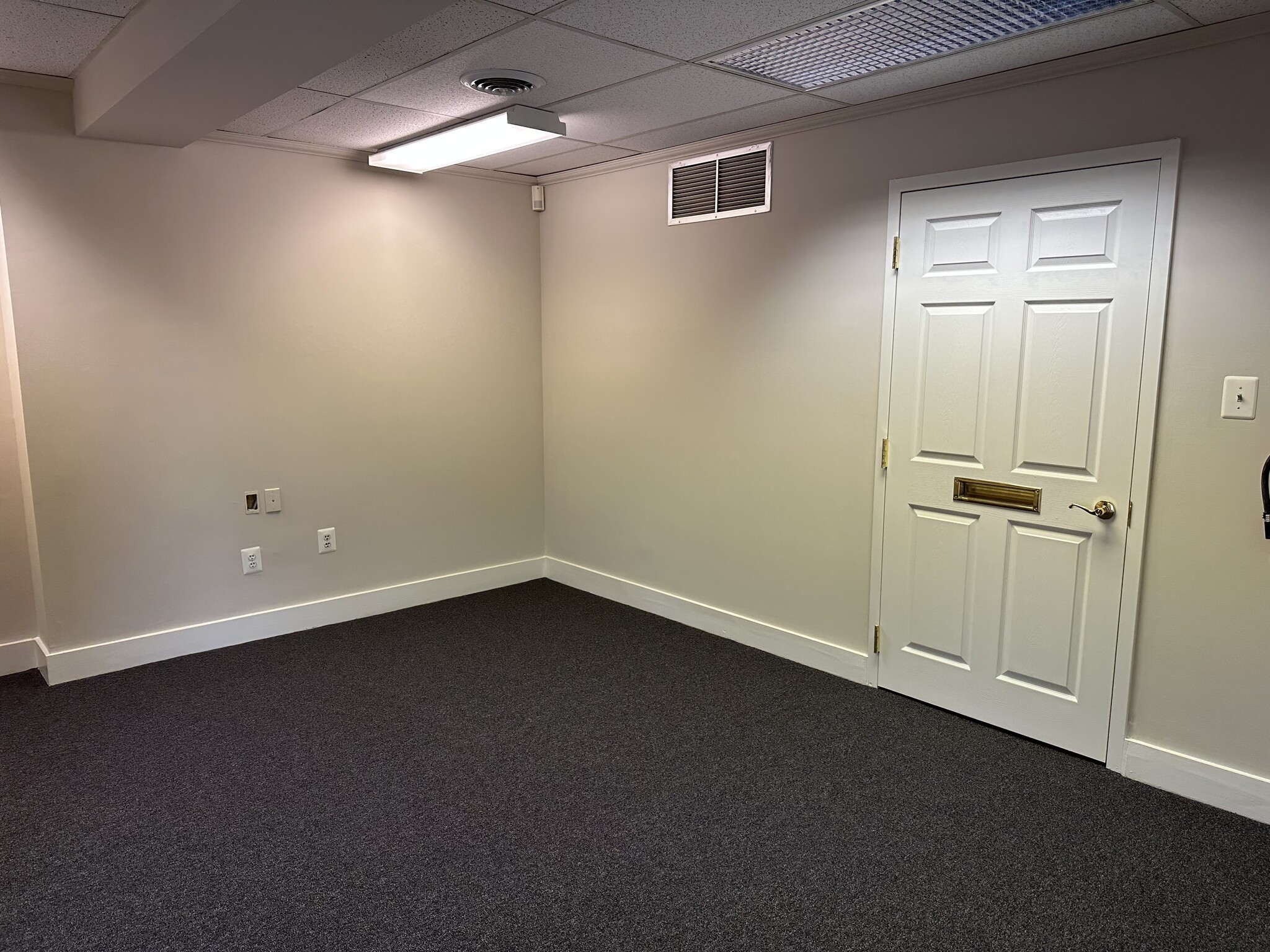 661 W Germantown Pike, Plymouth Meeting, PA for lease Interior Photo- Image 1 of 6