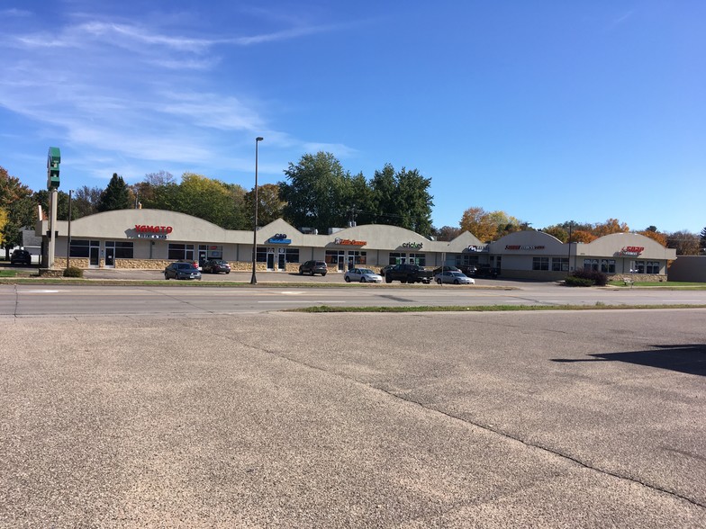 1320 Broadway St N, Menomonie, WI for sale - Primary Photo - Image 1 of 3