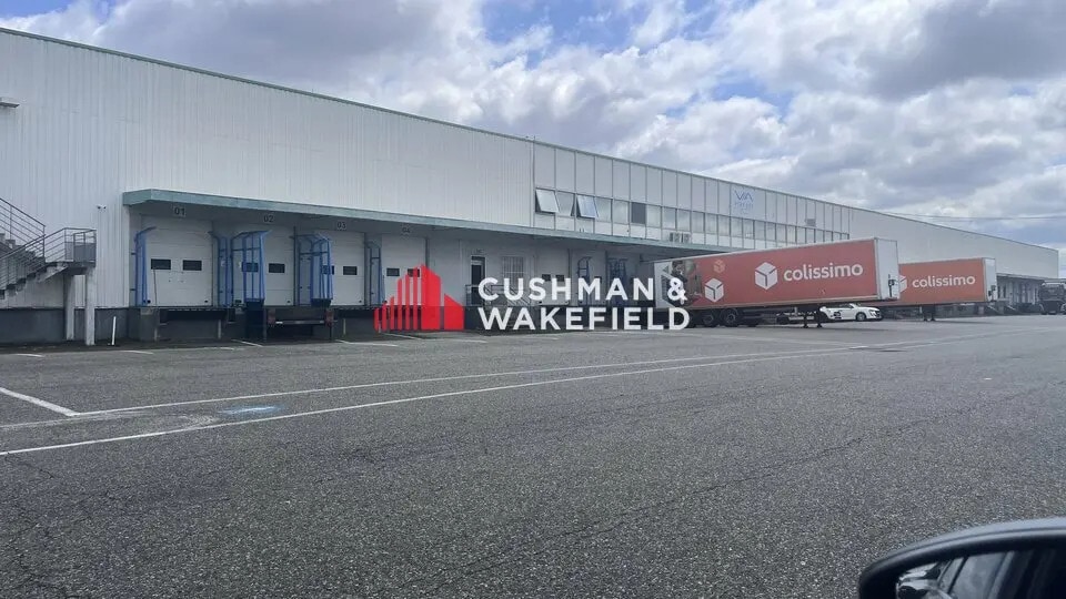 Industrial in Toulouse for lease - Building Photo - Image 3 of 4