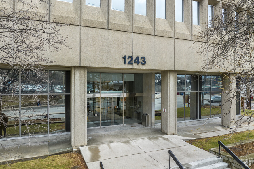 1243 Islington Ave, Toronto, ON for lease - Building Photo - Image 3 of 12