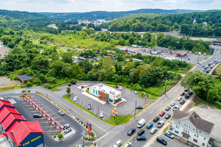 1060 Huntingdon Ave, Waterbury, CT for sale - Building Photo - Image 3 of 7