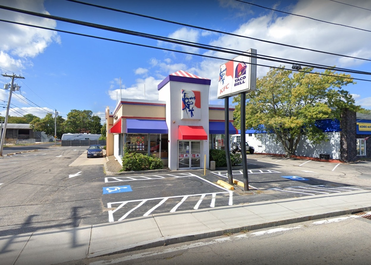 651 Ave, Warren, RI 02885