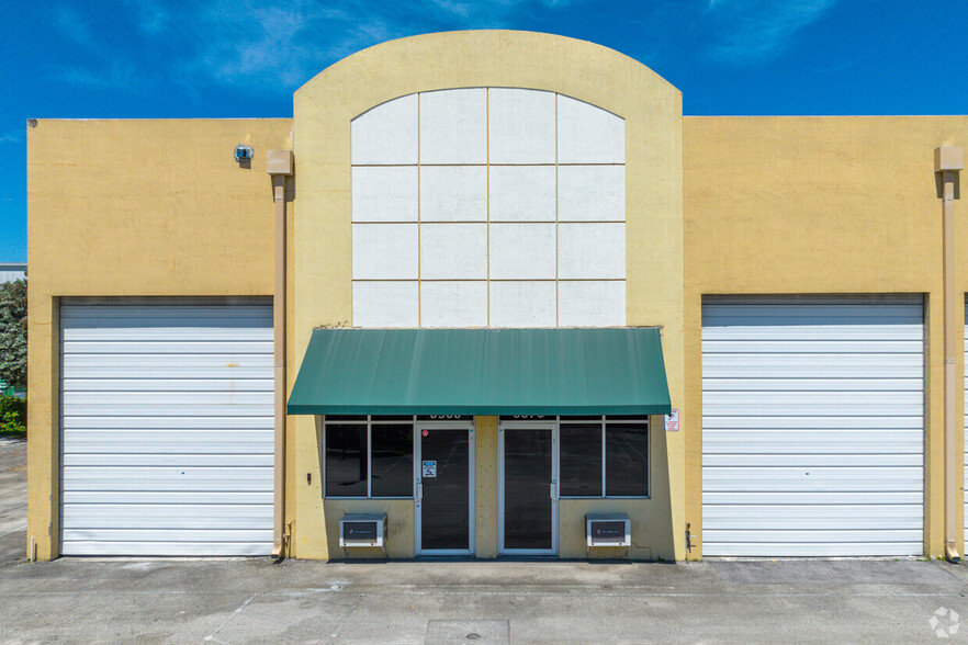 1270 NW 165th St, Miami, FL for lease - Building Photo - Image 1 of 19