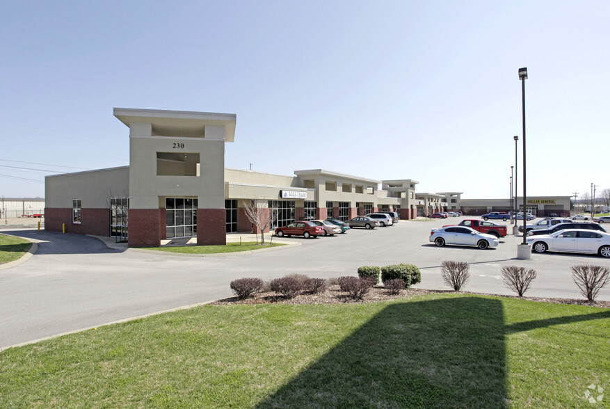 230 E James Campbell Blvd, Columbia, TN for lease - Building Photo - Image 1 of 1