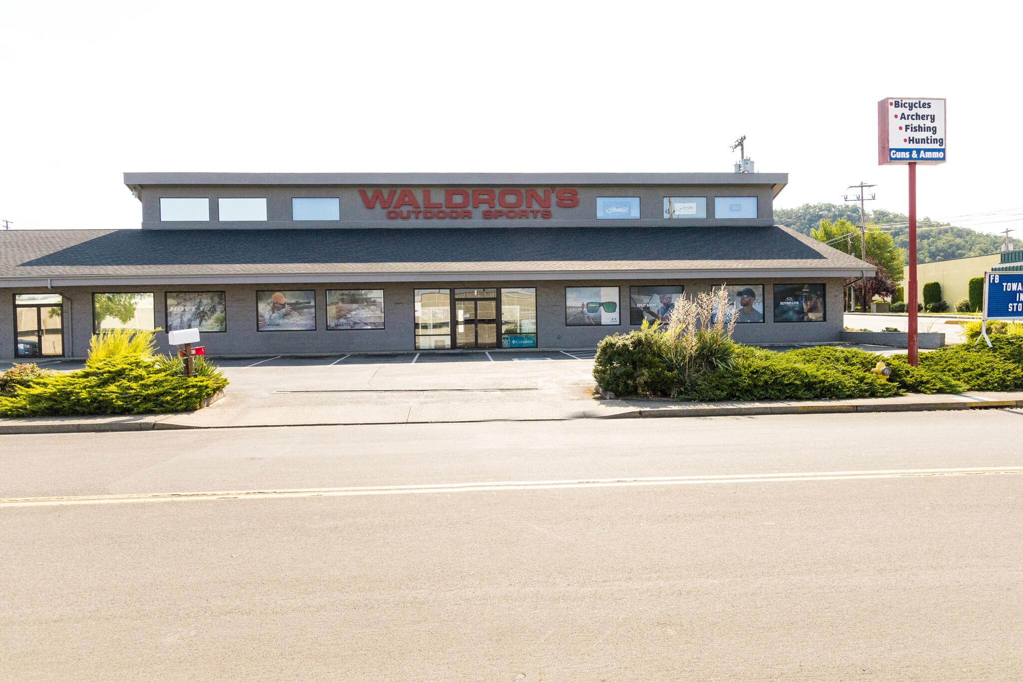 330 NE Garden Valley Blvd, Roseburg, OR for lease Building Photo- Image 1 of 11