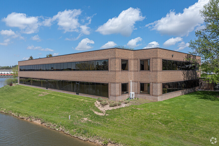 3940 Peninsular Dr SE, Grand Rapids, MI for lease - Building Photo - Image 2 of 8