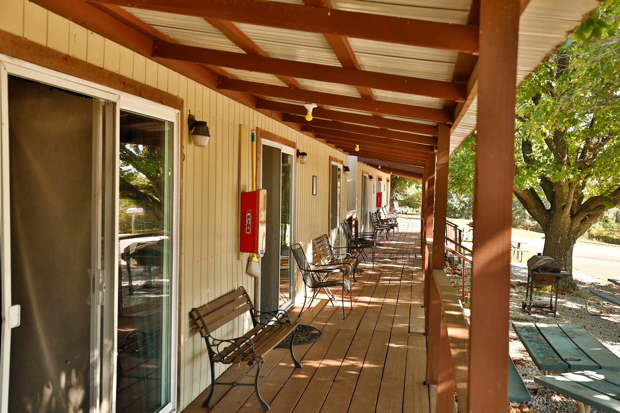 5 Southwinds Loop, Greenfield, MO 65661 Southwinds Motel