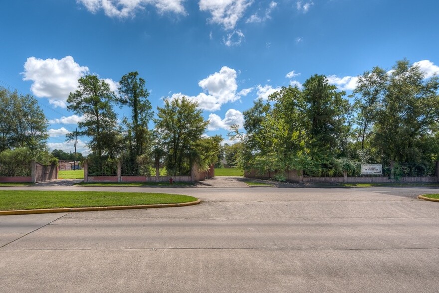 6112 Upper Lake Dr, Atascocita, TX for sale - Building Photo - Image 2 of 10