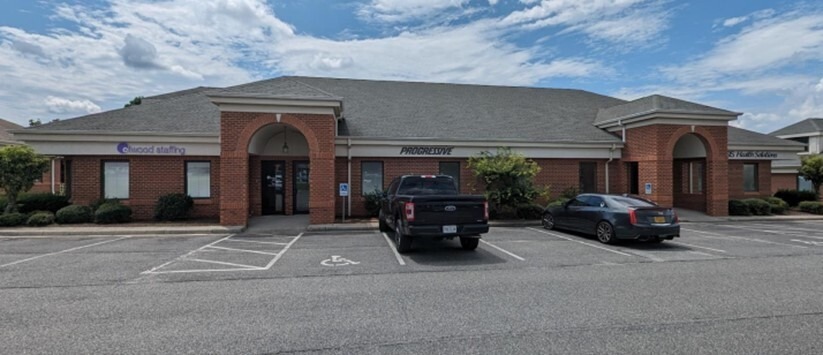 1058 Vista Park Dr, Forest, VA for lease - Primary Photo - Image 1 of 7