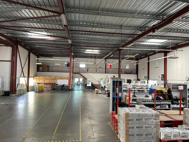 Flex in Marseille for lease - Interior Photo - Image 3 of 13